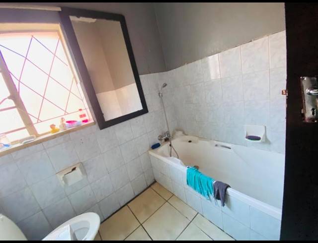 8 BEDROOM HOUSE FOR SALE IN BOKSBURG NORTH